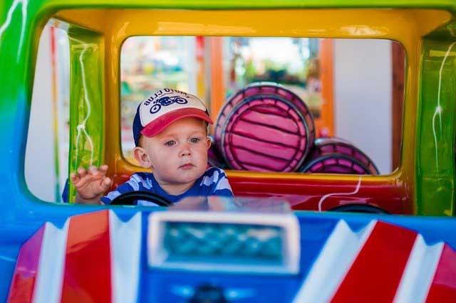 Kinderauto zum Reinsetzen